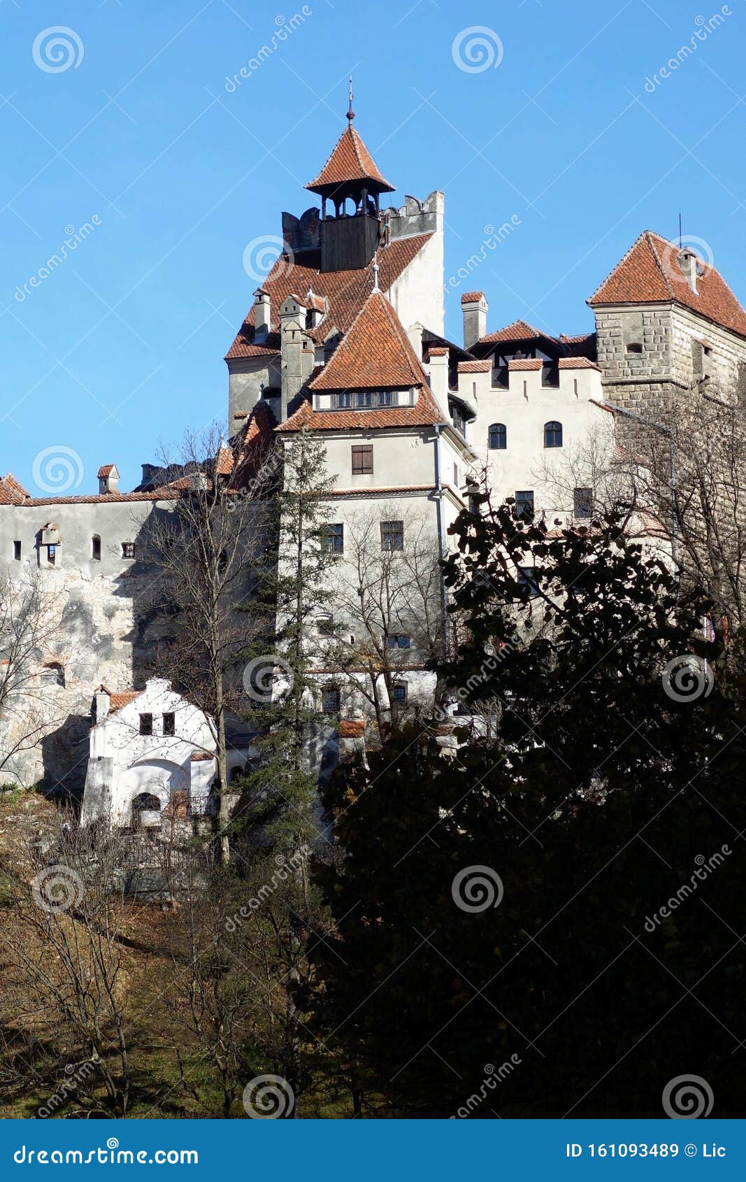 bran-rucar corridor and bran castle  2
